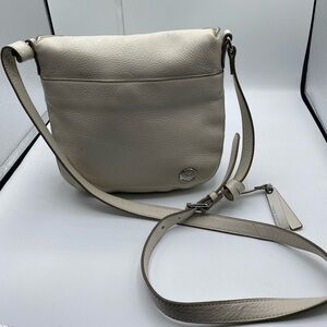 607 Vince Camuto Lake cream pebbled leather Preowned like new condition